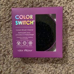 Color switch instant brush cleaner